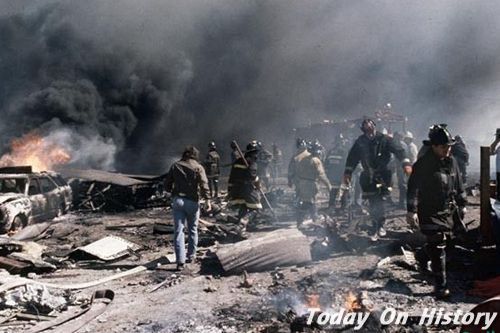 美国航空587号班机空难 265人罹难